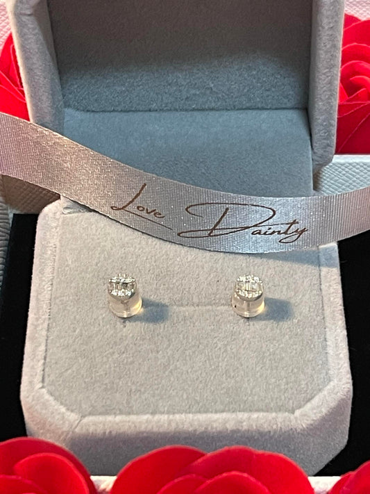 Item Code 1103 : 18K WG Stud Earrings with 0.12 natural diamonds